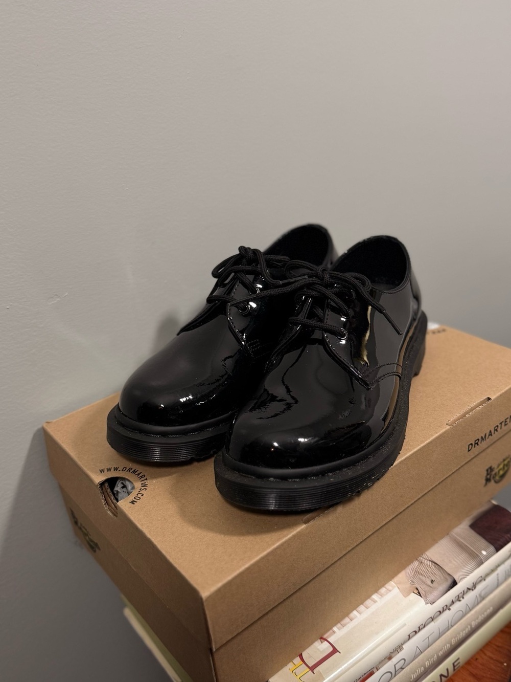 Dr. Martens Black Patent Leather Lace-Up Derby Shoes Size 9 - Picture 3 of 16
